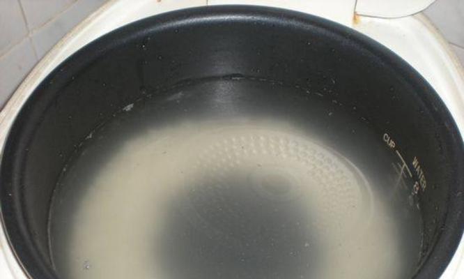 电饭煲里面有水泡怎么办？如何快速解决？  第1张