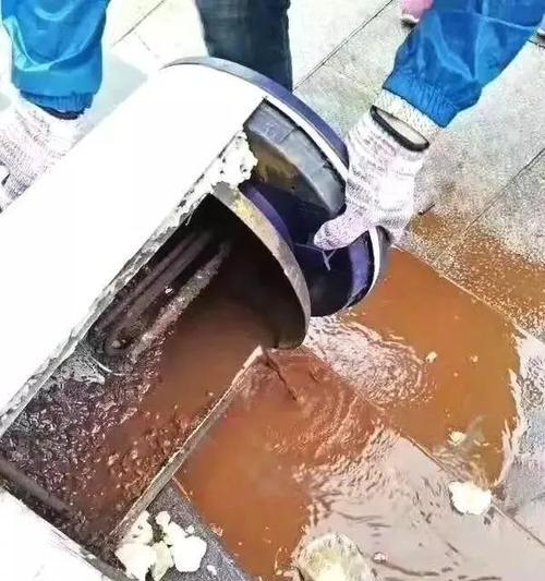 如何有效清洗热水器水箱中的水垢？  第1张