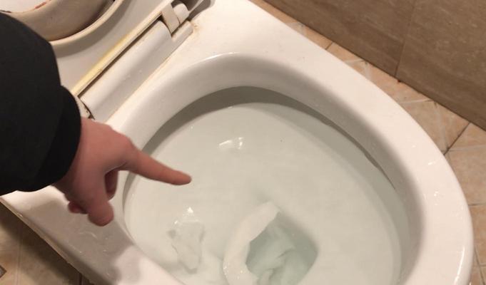 坐便式马桶水垢堵了怎么办？马桶被水垢堵了怎么快速解决？  第2张