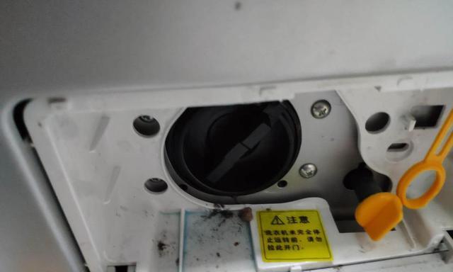 洗衣机自动启动问题揭秘（探索洗衣机在接通电源后自动转动的原因与解决方法）  第3张