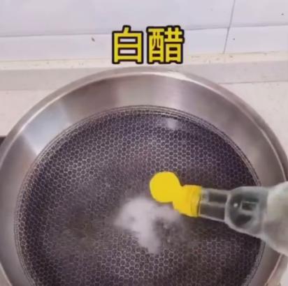 使用白醋白糖清洗冰箱的小妙招（家庭清洁利器）  第1张