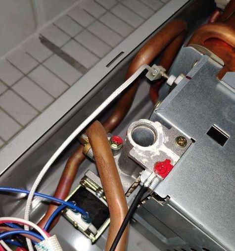 热水器指示针漏水怎么办（应对热水器指示针漏水的有效方法）  第3张