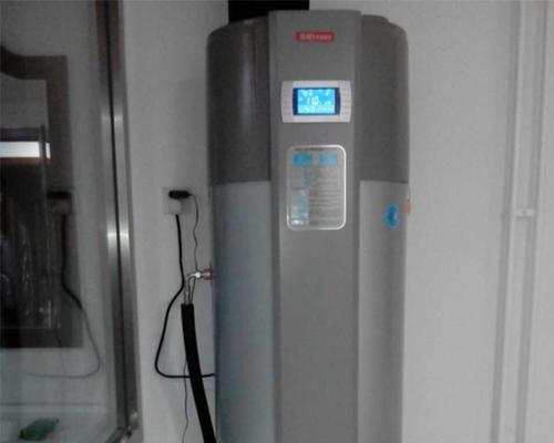 芬尼空气能热水器——高效节能的理想选择（节能环保、智能舒适）  第1张