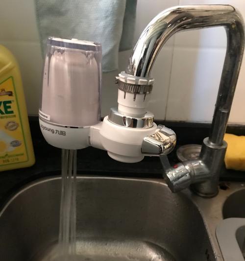 如何应对净水器水发黄问题（解决净水器水发黄的有效方法和注意事项）  第2张