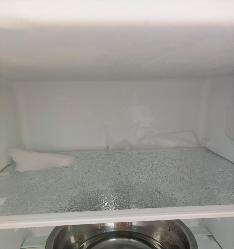 冰箱保鲜室结冰的处理方法（有效清除冰箱保鲜室结冰）  第1张