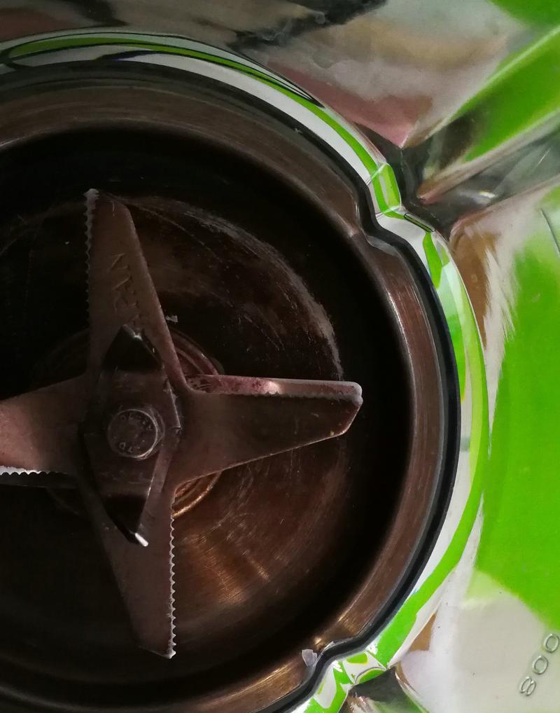 如何处理破壁机杯漏水问题（解决破壁机杯漏水的简便方法）  第2张