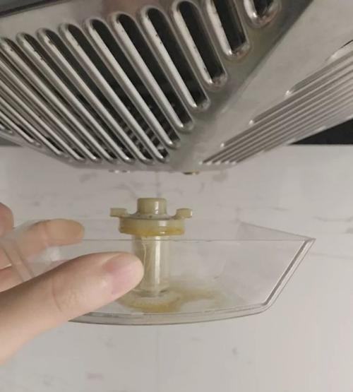 如何清洗油烟机油污，让它干净如新（使用简便方法清洁油烟机）  第3张