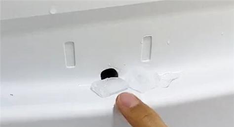 如何防止冰箱出水孔堵塞（有效清洁方法及注意事项）  第1张