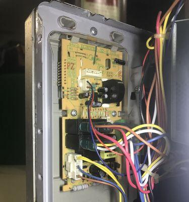 家用电视机不通电了怎么办？可能的原因有哪些？  第2张