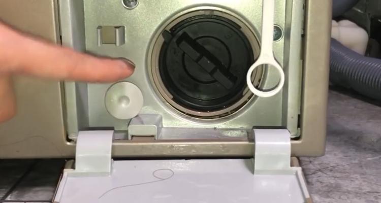 洗衣机一开电源就在转动是怎么回事啊？常见原因及解决方法是什么？  第2张