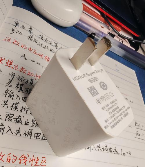 车载手机充电器的标准电压是多少？使用非标准电压充电器有何风险？  第1张