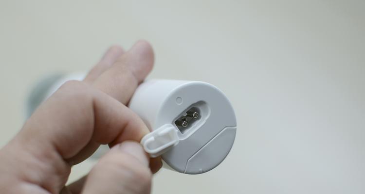 女士造型用的梳子充电器叫什么？它的工作原理是什么？  第2张