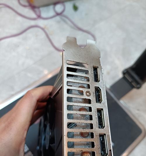 手机壳拆卸华硕显卡步骤是什么？注意事项有哪些？  第1张