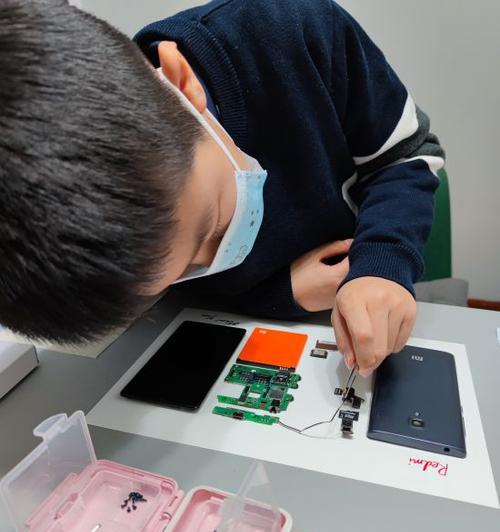 拼接器电视屏幕怎么拆？拆卸过程中需要注意什么？  第3张