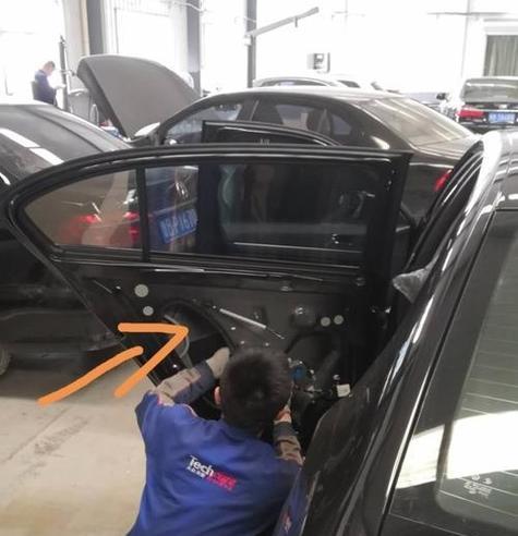 电竞电脑桌玻璃拆卸方法是什么？拆卸过程中需要注意什么？  第1张