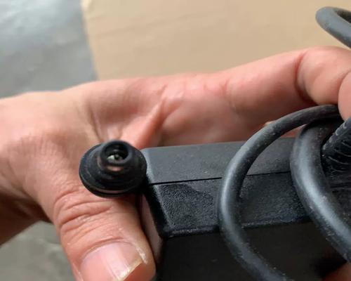 飞逸电源适配器的拆解方法是什么？  第3张