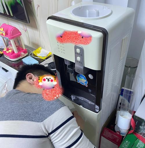 白钢饮水机清理方法（如何正确清洁和维护白钢饮水机）  第2张