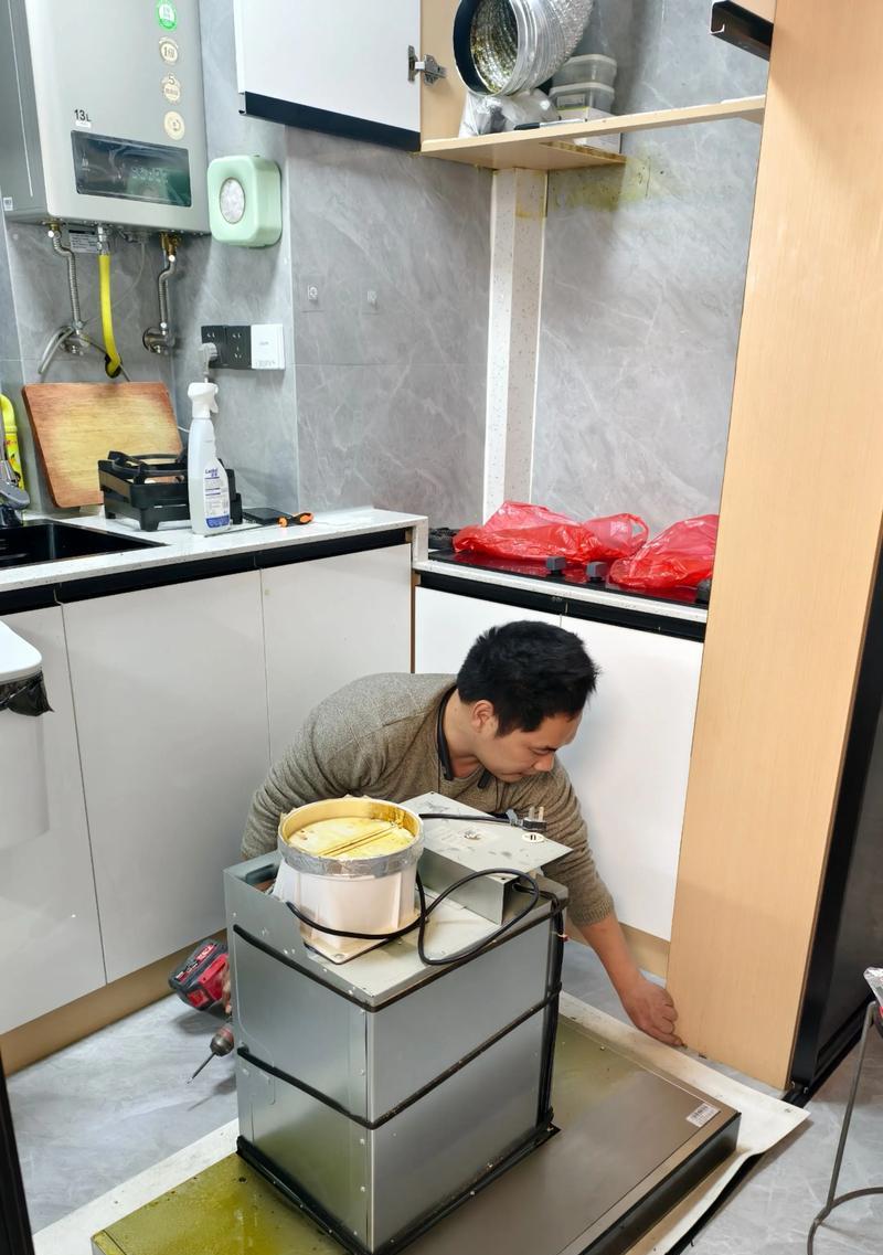 火锅店后厨油烟机清洗的必要性与方法（保障食品安全与环境卫生）  第3张