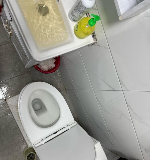 热水器外皮发黄了怎么办（解决热水器外皮发黄问题的简单方法）  第1张